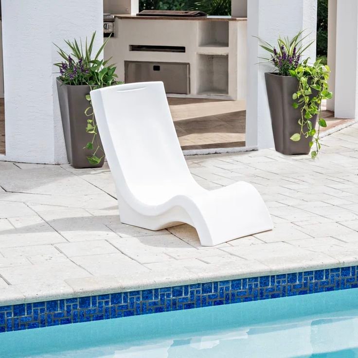 Vero Pool Chair